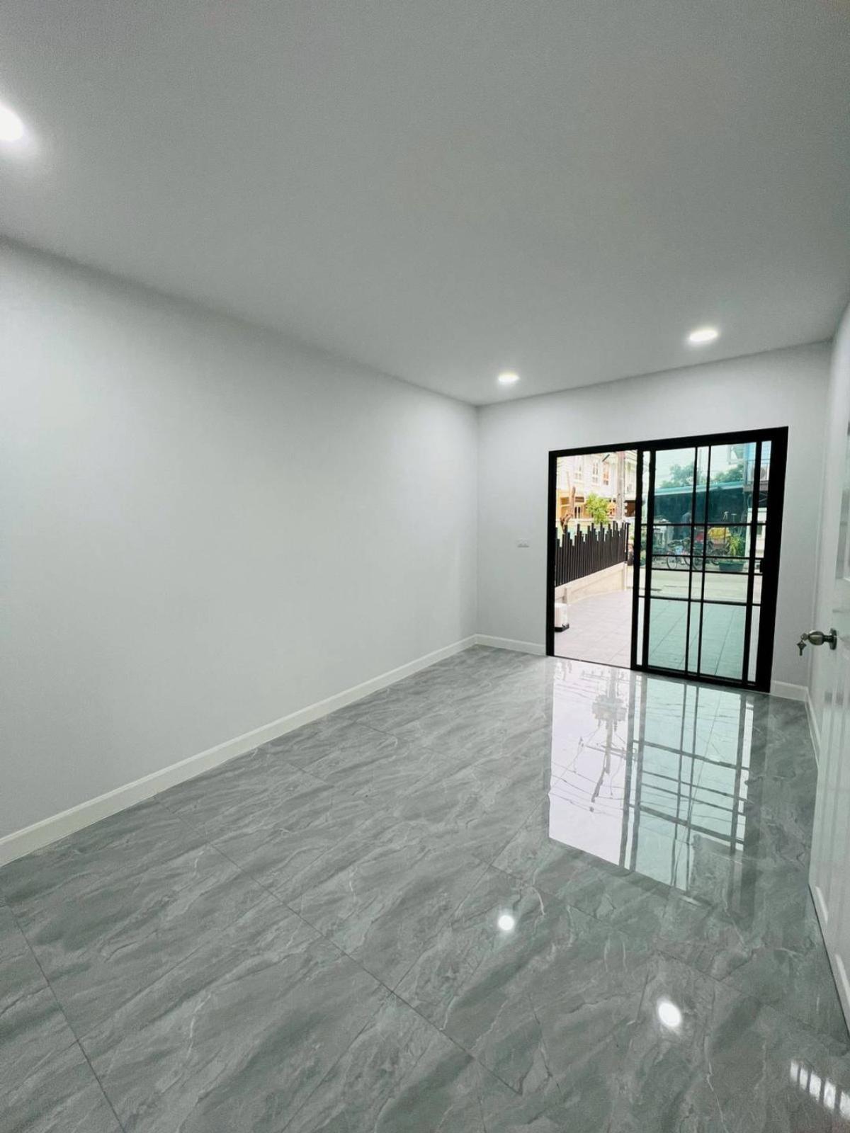 For SaleTownhomePathum Thani,Rangsit, Thammasat : For Sale Townhouse/Townhome  , Baan Pruksa 12 Rangsit-Klong 3 , corner unit , newly renovated , Khlong Sam , khlong Luang , Pathum Thani , CX-135890