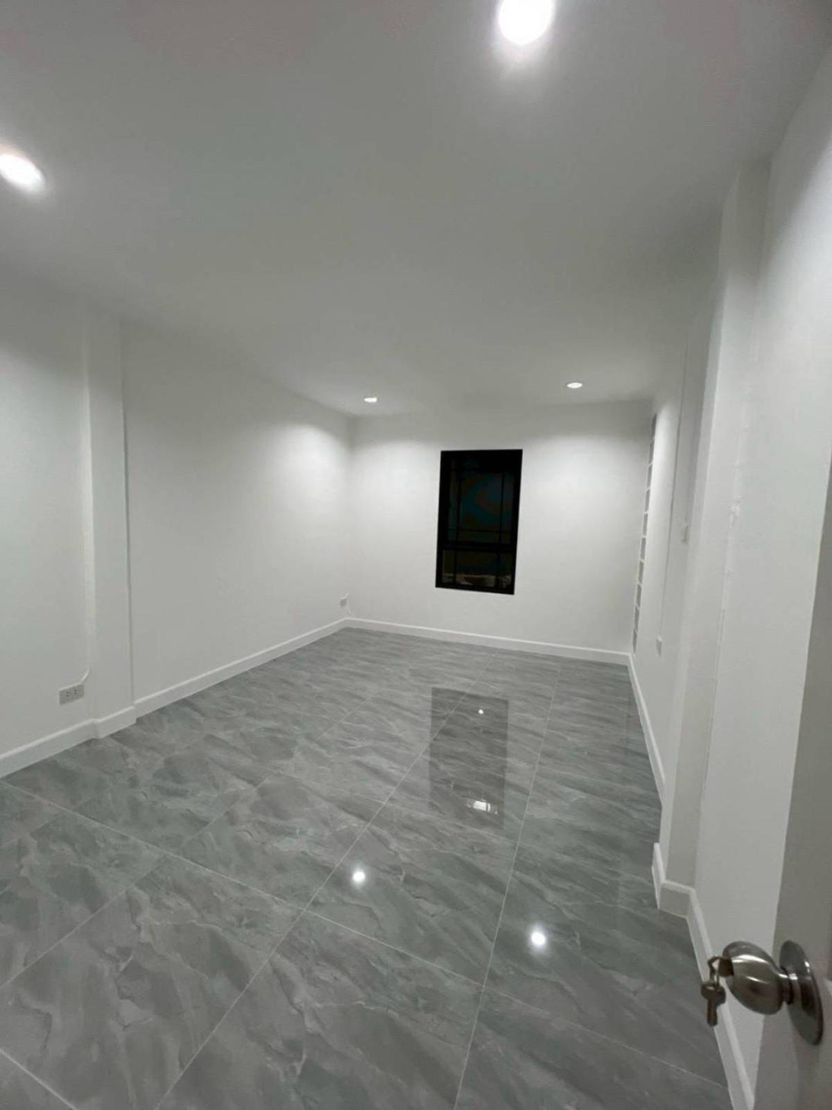 For SaleTownhomePathum Thani,Rangsit, Thammasat : For Sale Townhouse/Townhome  , Baan Wararak Rangsit-Klong 3 , corner unit , newly renovated , Khlong Sam , khlong Luang , Pathum Thani , CX-135906