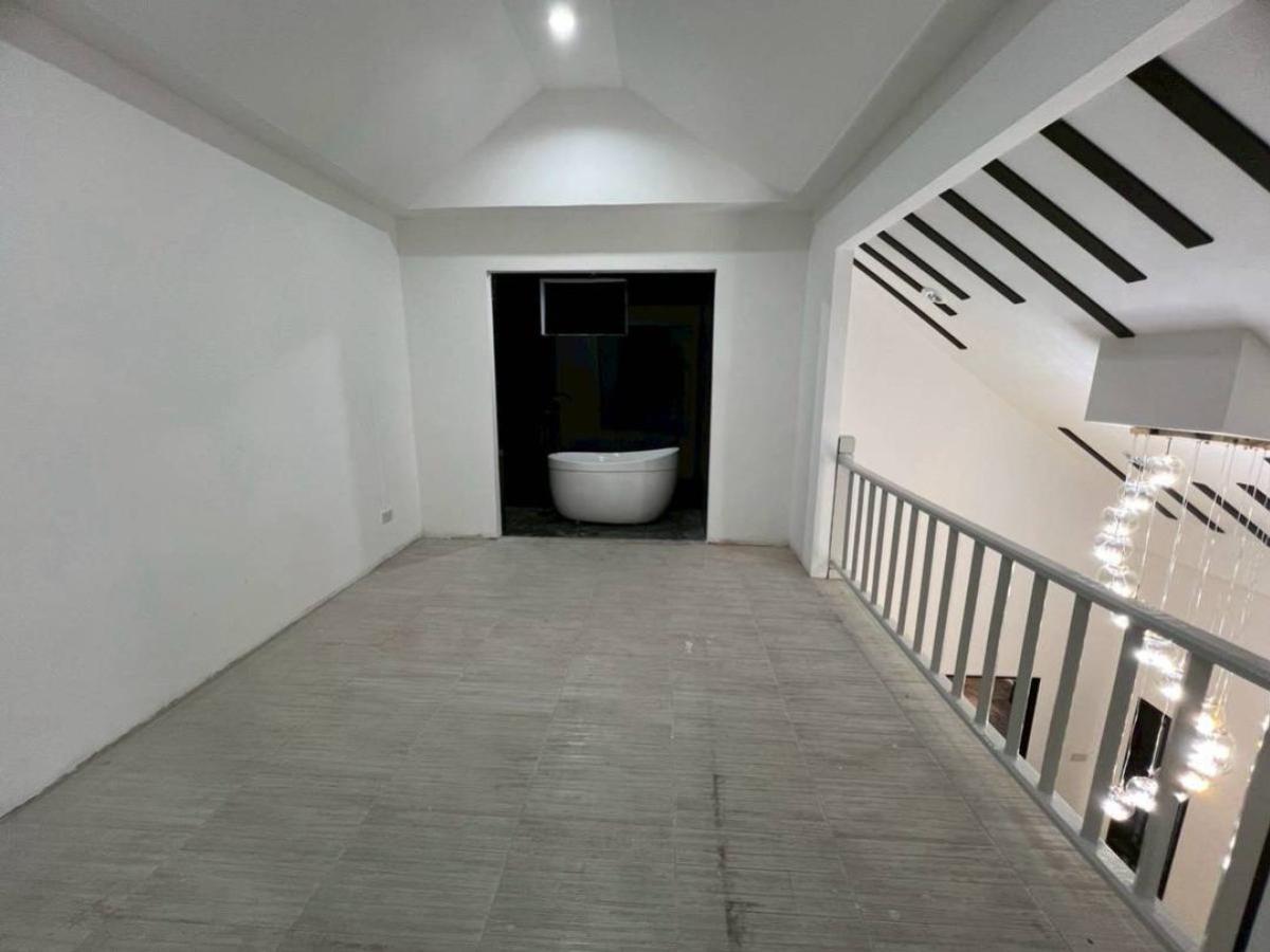 For SaleTownhomePathum Thani,Rangsit, Thammasat : For Sale Townhouse/Townhome  , Baan Wararak Rangsit-Klong 3 , corner unit , newly renovated , Khlong Sam , khlong Luang , Pathum Thani , CX-135906