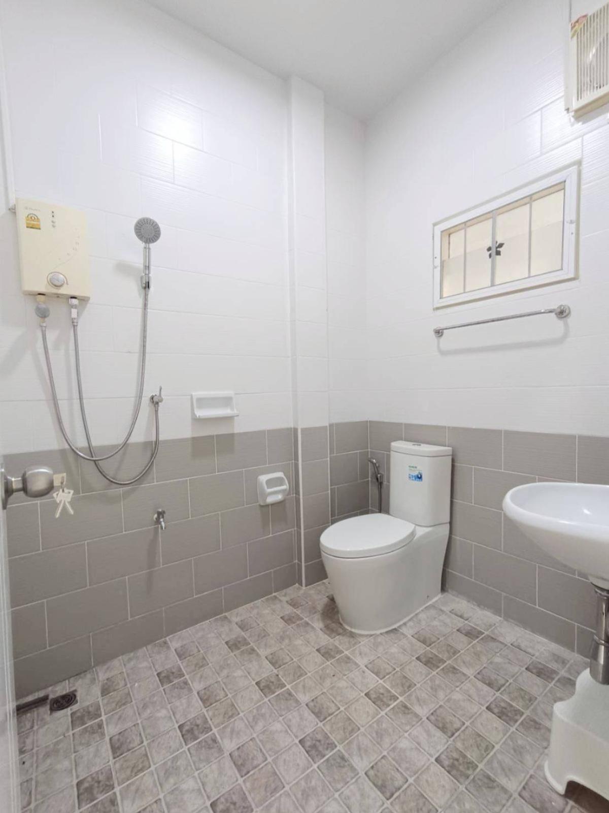 ขายทาวน์โฮมนนทบุรี บางใหญ่ บางบัวทอง : ขายทาวน์เฮ้าส์/ทาวน์โฮม  กมลลักษณ์ 2​ ไทรน้อย ไทรน้อย นนทบุรี CX-135745