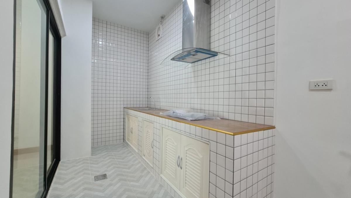 ขายทาวน์โฮมมีนบุรี-ร่มเกล้า : ขายทาวน์เฮ้าส์/ทาวน์โฮม  เมดิโอ้ นิมิตใหม่ รีโนเวทใหม่ ทรายกองดิน เขต คลองสามวา กรุงเทพ CX-135739