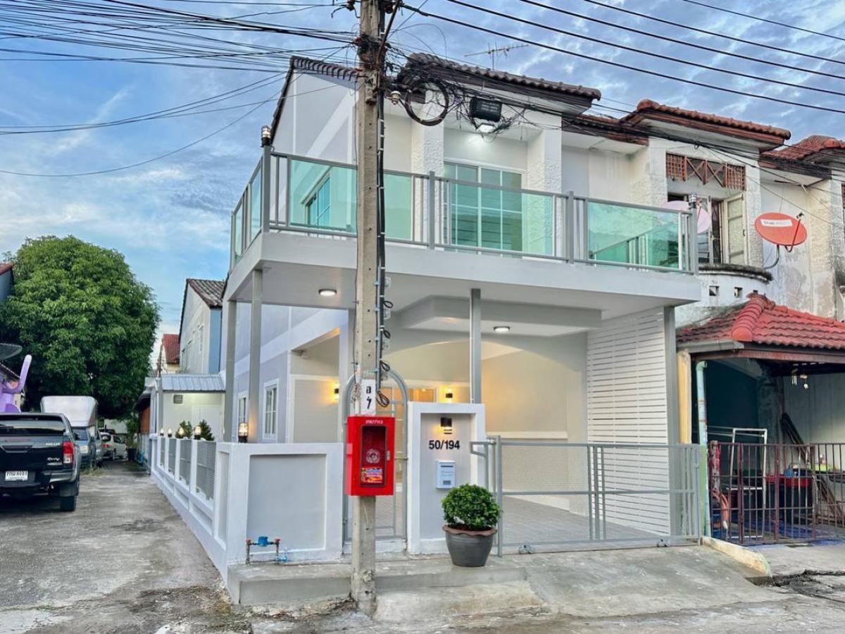 For SaleTownhomeNonthaburi, Bang Yai, Bangbuathong : For Sale Townhouse/Townhome  , Baan Nanthicha 3/8 , wide frontage , Sai Noi , Sai Noi , Nonthaburi , CX-124460