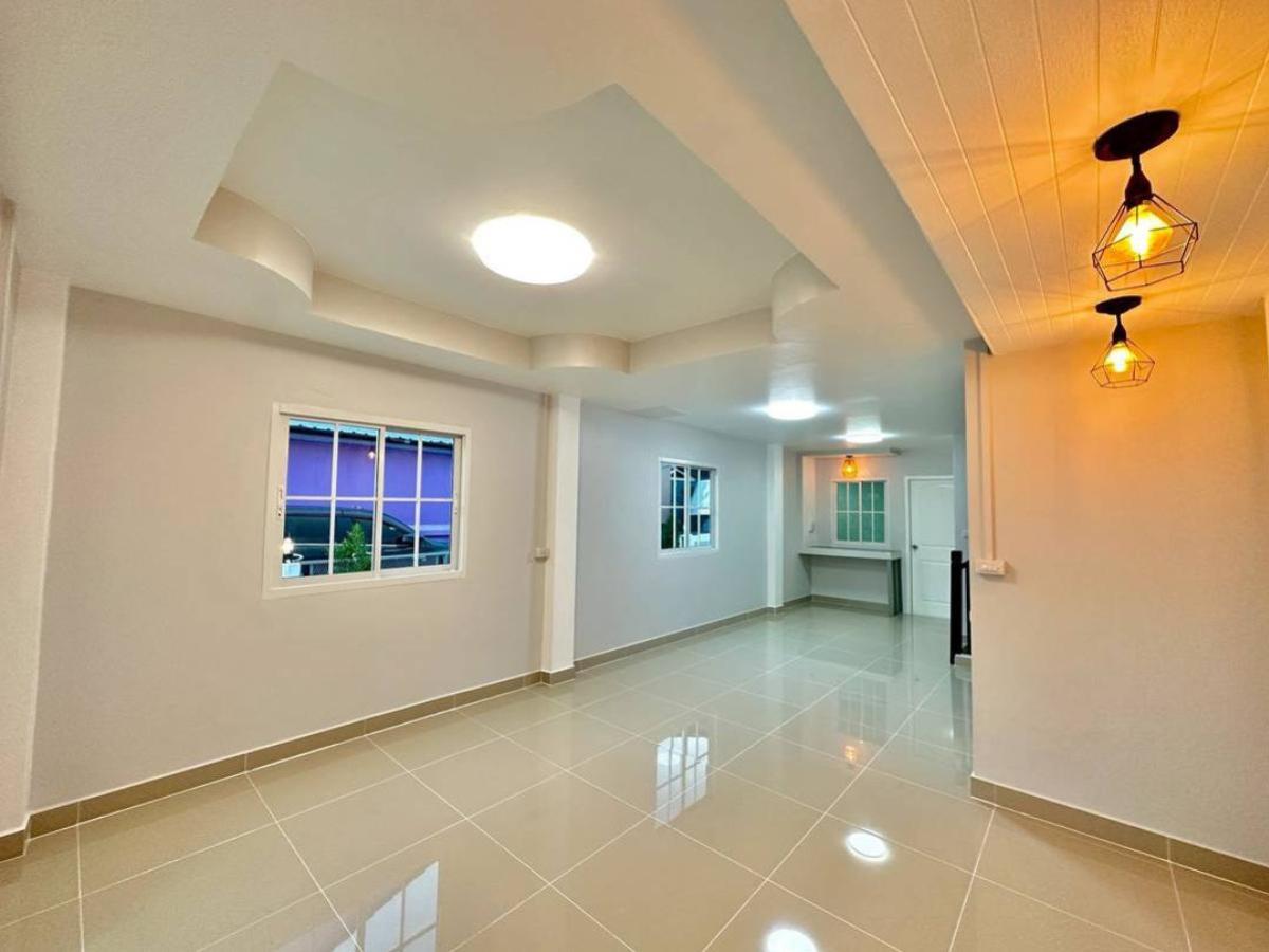 ขายทาวน์โฮมนนทบุรี บางใหญ่ บางบัวทอง : ขายทาวน์เฮ้าส์/ทาวน์โฮม  นันทิชา 3/8 หน้ากว้าง ไทรน้อย ไทรน้อย นนทบุรี CX-124460