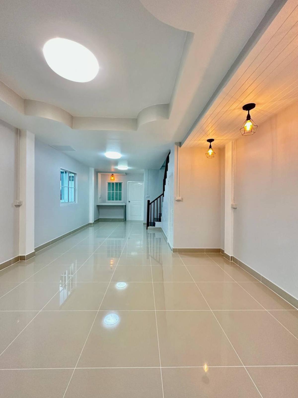 ขายทาวน์โฮมนนทบุรี บางใหญ่ บางบัวทอง : ขายทาวน์เฮ้าส์/ทาวน์โฮม  นันทิชา 3/8 หน้ากว้าง ไทรน้อย ไทรน้อย นนทบุรี CX-124460