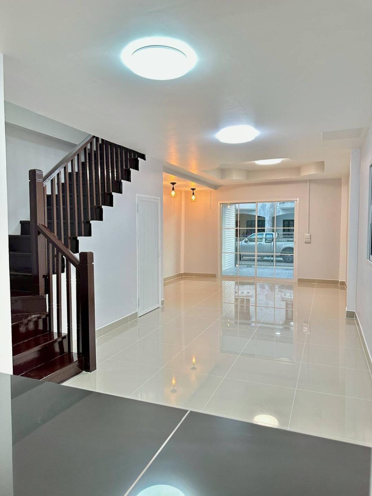 ขายทาวน์โฮมนนทบุรี บางใหญ่ บางบัวทอง : ขายทาวน์เฮ้าส์/ทาวน์โฮม  นันทิชา 3/8 หน้ากว้าง ไทรน้อย ไทรน้อย นนทบุรี CX-124460