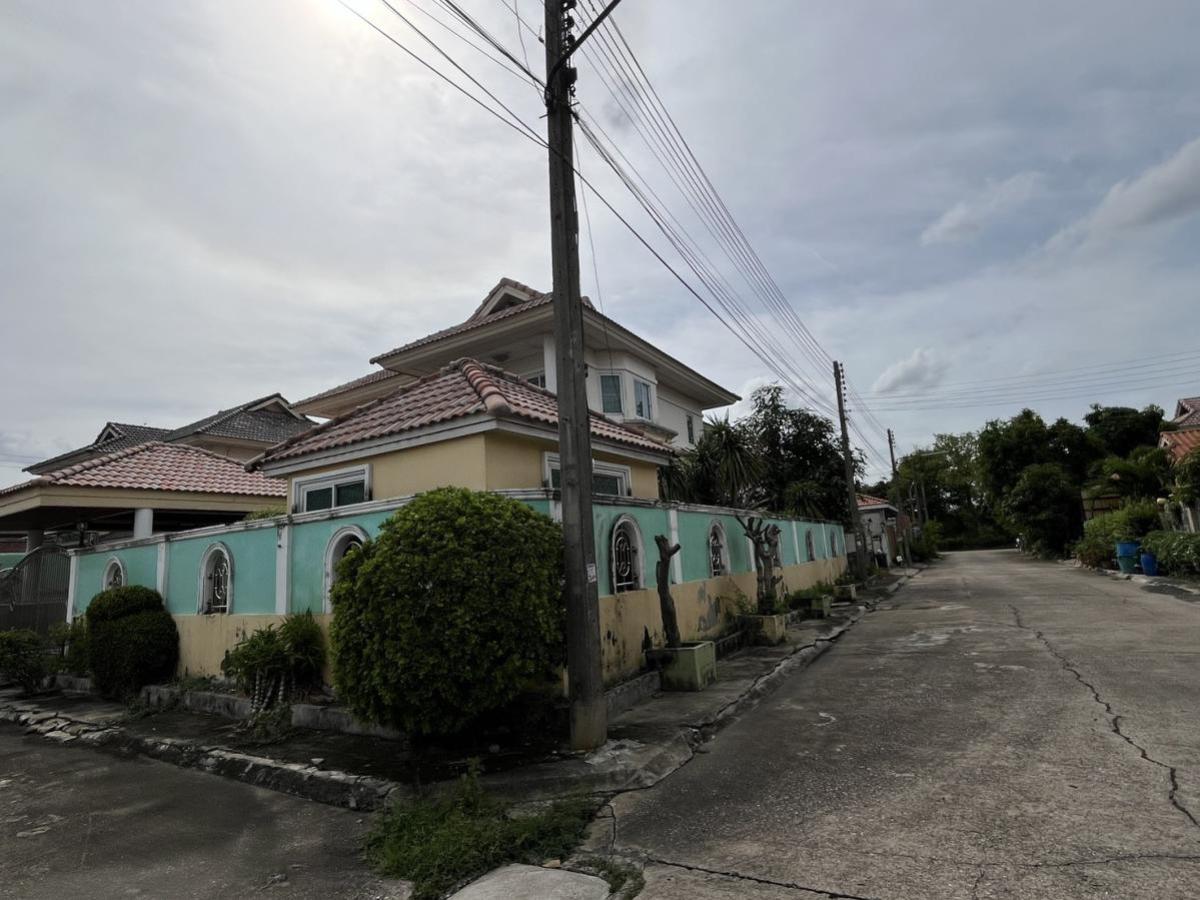 For SaleHousePhutthamonthon, Salaya : For Sale House , Bhudhani Village , corner unit , Bang Krathuek , Sam Phran , Nakhon Pathom , CX-135524