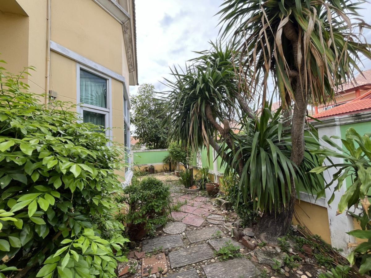 For SaleHousePhutthamonthon, Salaya : For Sale House , Bhudhani Village , corner unit , Bang Krathuek , Sam Phran , Nakhon Pathom , CX-135524