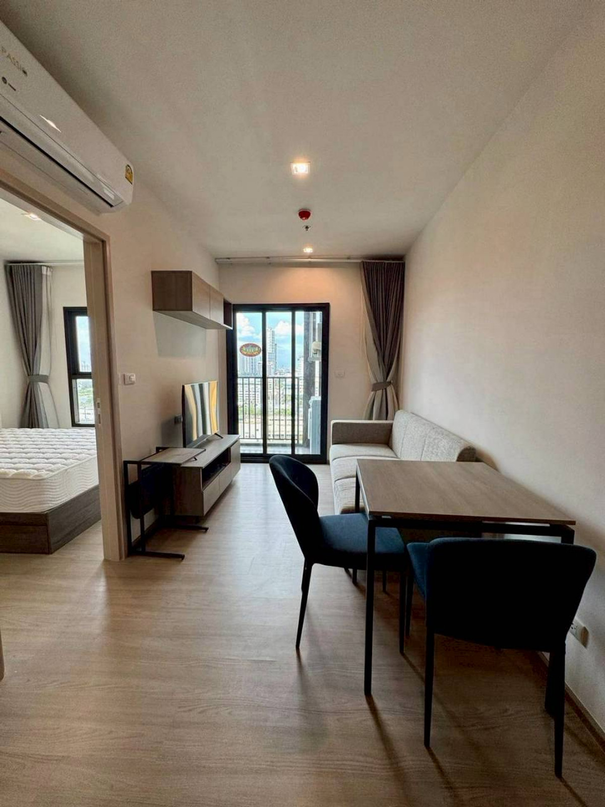 ให้เช่าคอนโดพระราม 9 เพชรบุรีตัดใหม่ RCA : PFD-07370 ให้เช่าคอนโด เดอะ เบส เพชรบุรี-ทองหล่อ ( THE BASE Phetchaburi-Thonglor ) นัดชมห้อง ■ line : @propertyfinder	