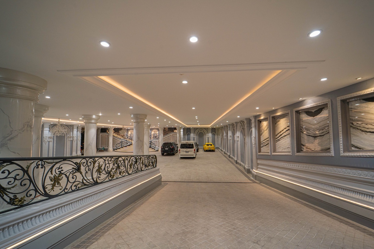 ขายบ้านพุทธมณฑล ศาลายา : 📢👇 คฤหาสน์หรูระดับ Super Luxury ครบทุกฟังก์ชันในหลังเดียว! ใจกลางพุทธมณฑล สวยอลังการ พร้อมสิ่งอำนวยความสะดวกครบเหมือนอยู่รีสอร์ตส่วนตัว ทั้งสระว่ายน้ำ ห้องฟิตเนส ห้องซาวน่า ห้องคาราโอเกะ และห้องจัดเลี้ยงรองรับแขกได้หลักร้อย