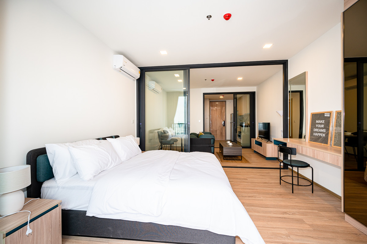 For RentCondoRatchathewi,Phayathai : Cheapest, clear view, not blocked -XT Phayathai 42 Sq.m., closed kitchen, fully furnished - luxurious common area that is sufficient for use.