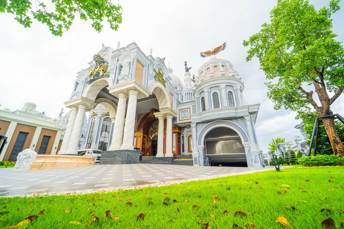 ขายบ้านพุทธมณฑล ศาลายา : 📢👇 คฤหาสน์หรูระดับ Super Luxury ครบทุกฟังก์ชันในหลังเดียว! ใจกลางพุทธมณฑล สวยอลังการ พร้อมสิ่งอำนวยความสะดวกครบเหมือนอยู่รีสอร์ตส่วนตัว ทั้งสระว่ายน้ำ ห้องฟิตเนส ห้องซาวน่า ห้องคาราโอเกะ และห้องจัดเลี้ยงรองรับแขกได้หลักร้อย