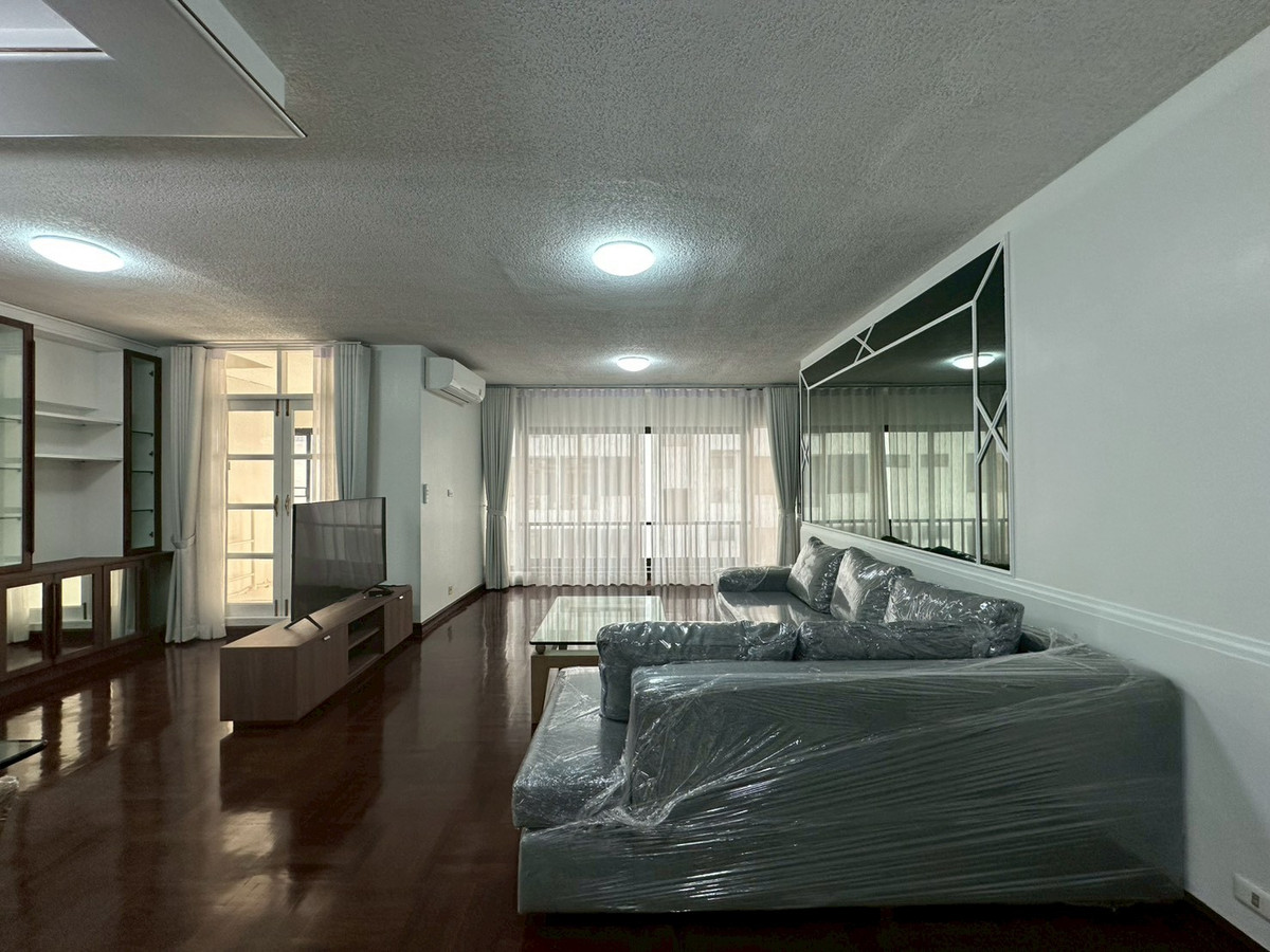 ให้เช่าคอนโดวิทยุ ชิดลม หลังสวน : 🎈Pet friendly Condo for rent in Langsuan area! 3 bedroom 3 bathroom fully furnished huge size 250 sq.m near BTS Chidlom