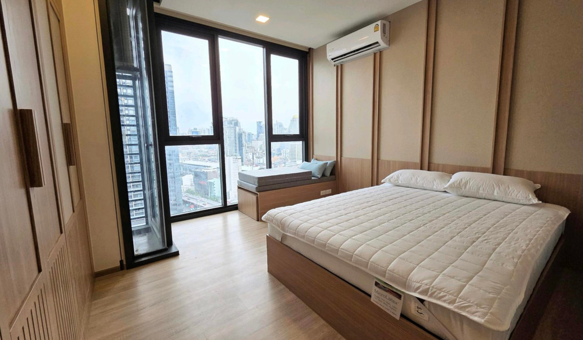 For RentCondoRatchathewi,Phayathai : For rent XT Phayathai, beautiful, ready to move in, near BTS Phayathai, if interested contact Line @841qqlnr