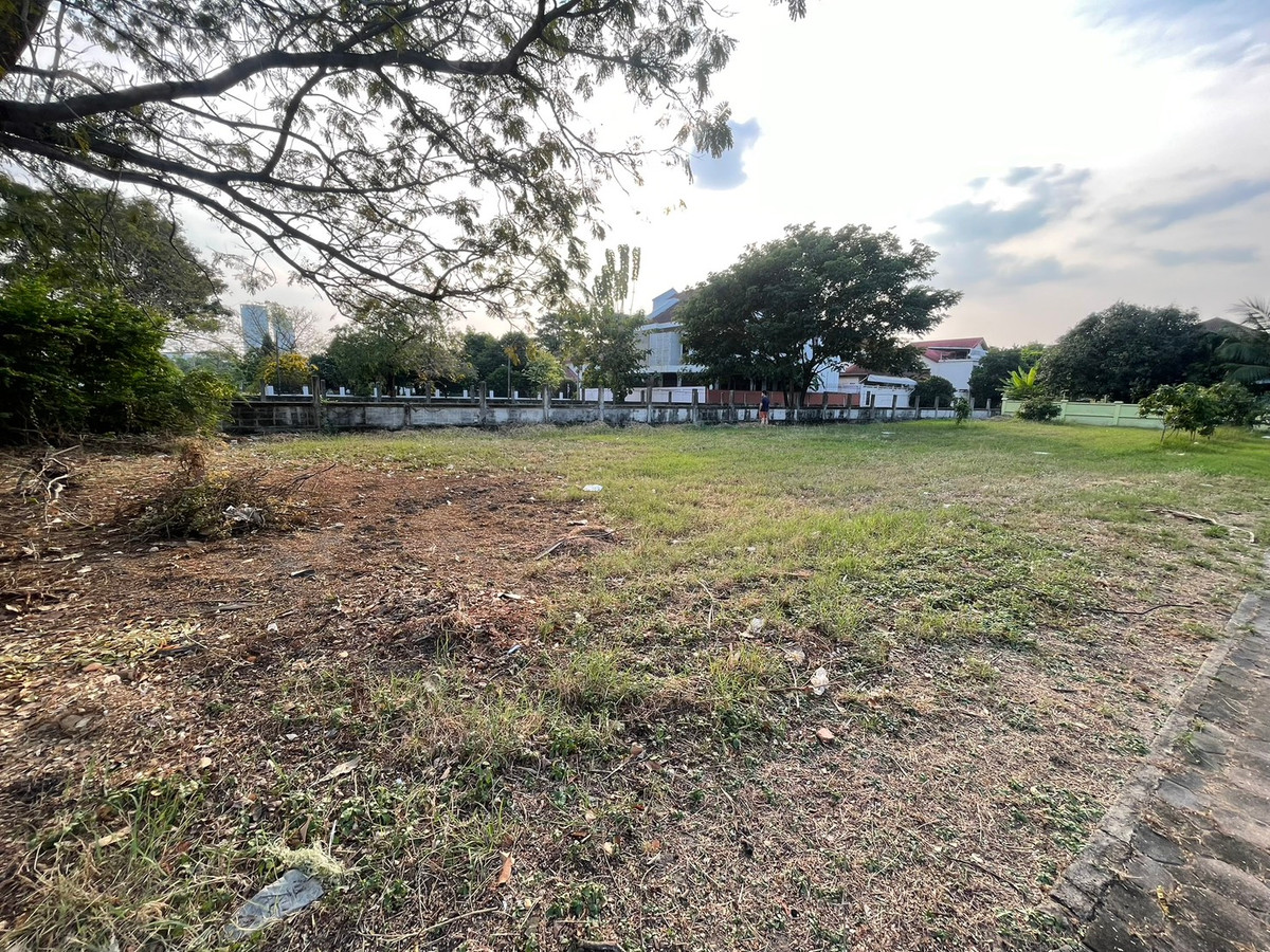 For SaleLandBangna, Bearing, Lasalle : Empty land for sale, Krisada Nakhon 21, Bangna, Trat, km. 6.5, near Mega Bangna, Suvarnabhumi Airport, size 120 sq m.