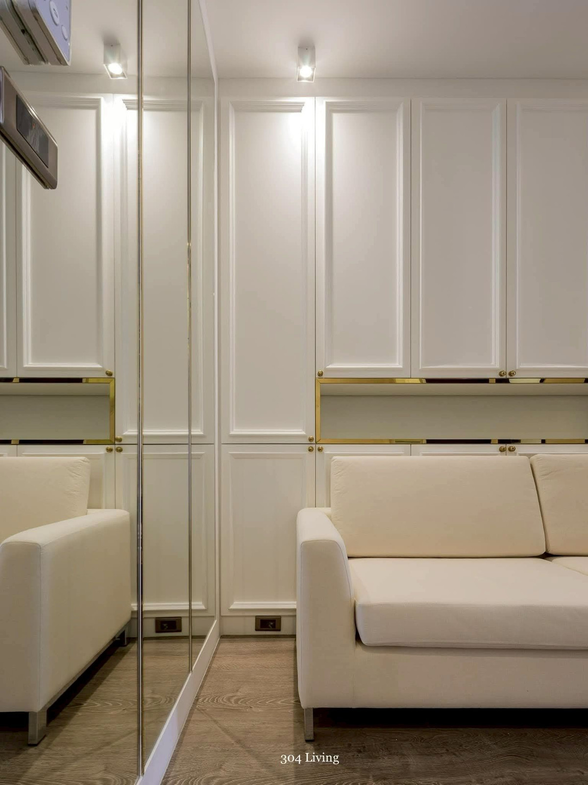 For RentCondoKasetsart, Ratchayothin : 6th floor condo with furniture, beautifully decorated, for rent in Ratchayothin-Phahon Yothin area, near BTS Phahon Yothin 24, only 650 meters.