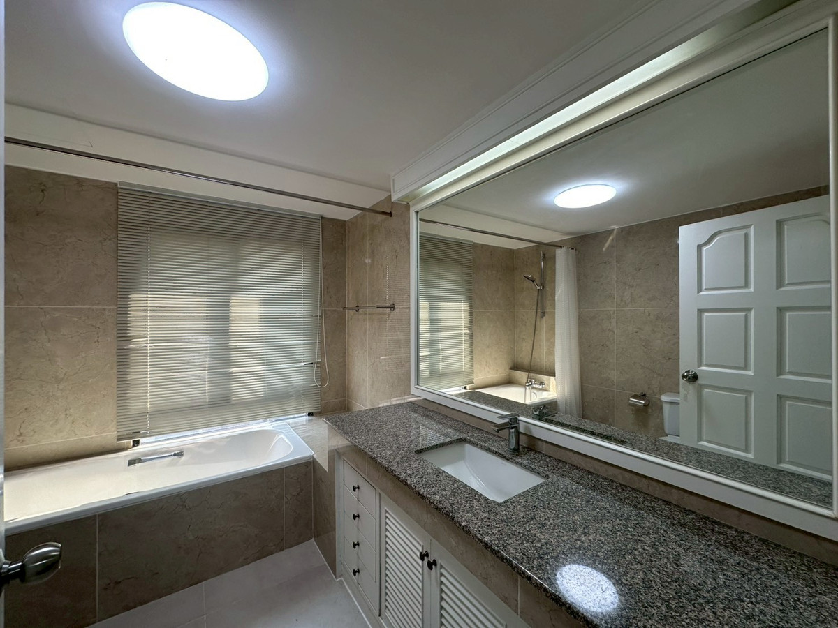 ให้เช่าคอนโดวิทยุ ชิดลม หลังสวน : 🎈Pet friendly Condo for rent in Langsuan area! 3 bedroom 3 bathroom fully furnished huge size 250 sq.m near BTS Chidlom