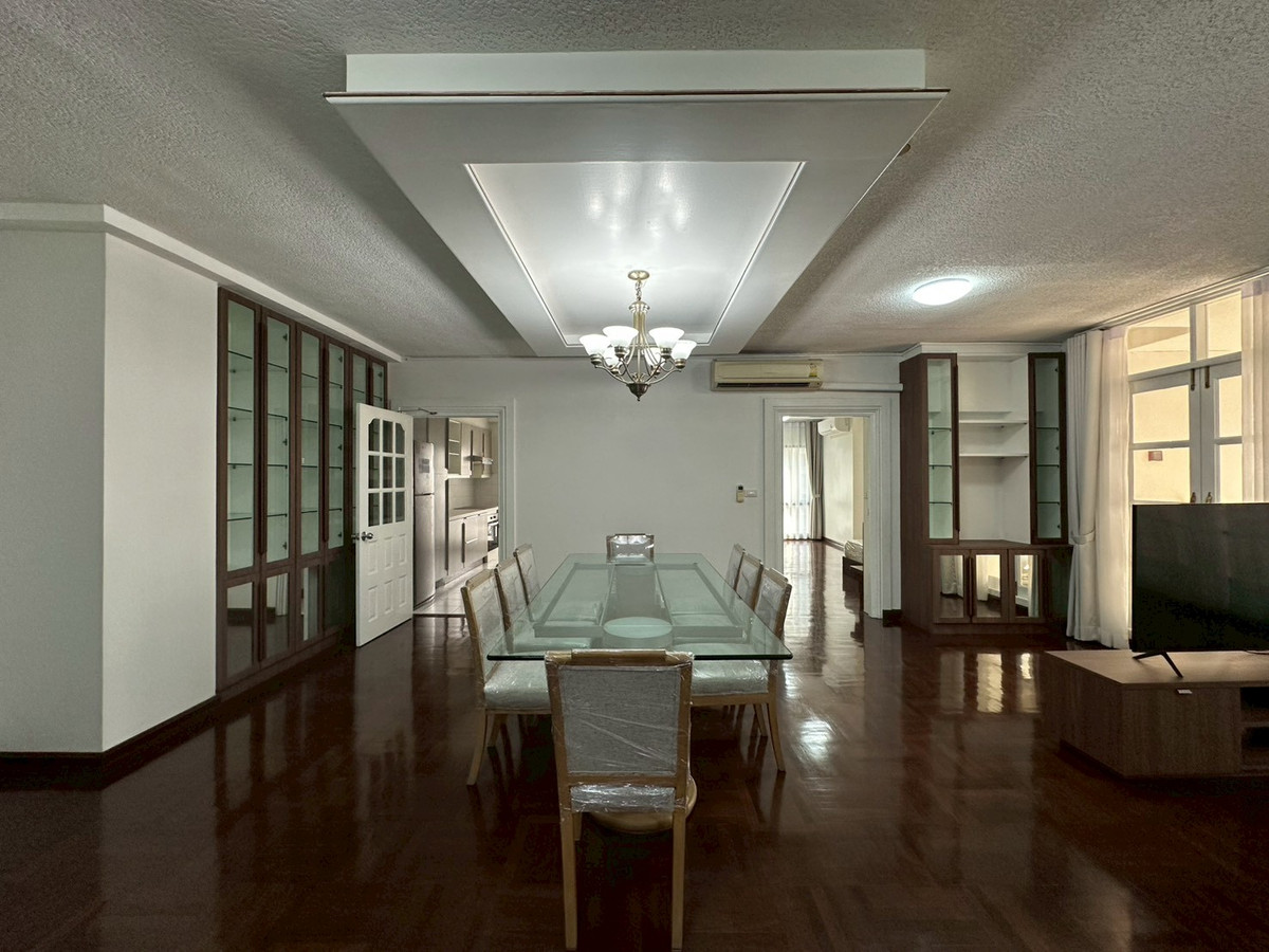 ให้เช่าคอนโดวิทยุ ชิดลม หลังสวน : 🎈Pet friendly Condo for rent in Langsuan area! 3 bedroom 3 bathroom fully furnished huge size 250 sq.m near BTS Chidlom