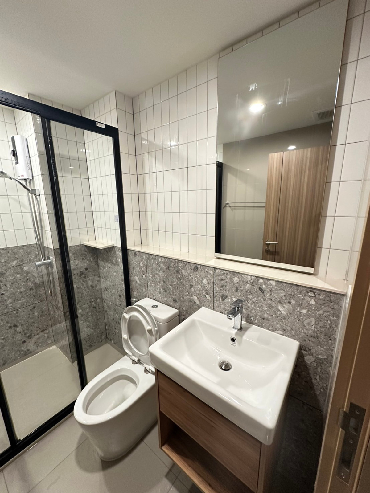 For RentCondoLadprao, Central Ladprao : For rent: The Line Vibe, 1 bedroom, 37 sqm., 10th floor, like new.