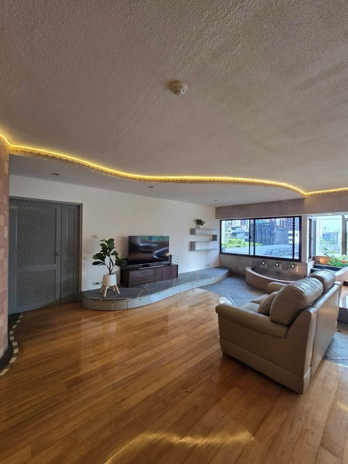 ให้เช่าคอนโดวิทยุ ชิดลม หลังสวน : Luxury Condo for Rent – Prime Chidlom Location