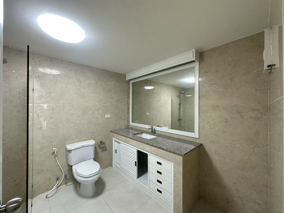 ให้เช่าคอนโดวิทยุ ชิดลม หลังสวน : 🎈Pet friendly Condo for rent in Langsuan area! 3 bedroom 3 bathroom fully furnished huge size 250 sq.m near BTS Chidlom