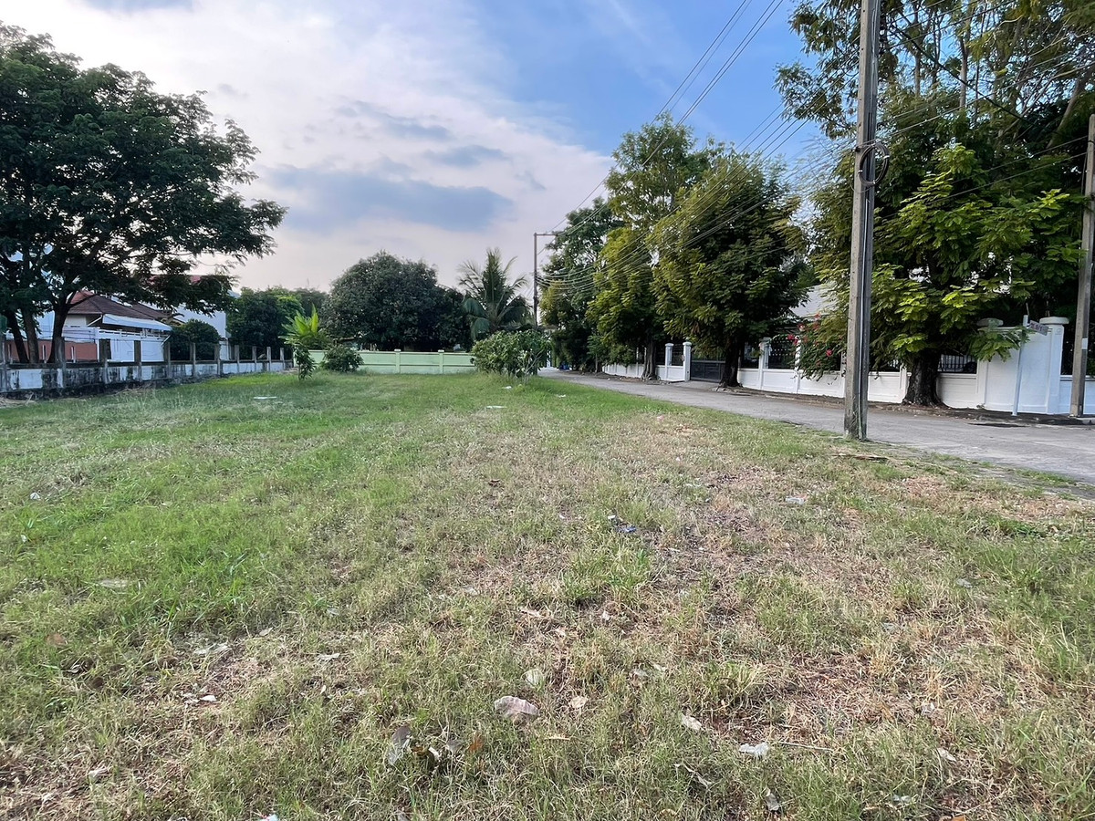 For SaleLandBangna, Bearing, Lasalle : Empty land for sale, Krisada Nakhon 21, Bangna, Trat, km. 6.5, near Mega Bangna, Suvarnabhumi Airport, size 120 sq m.