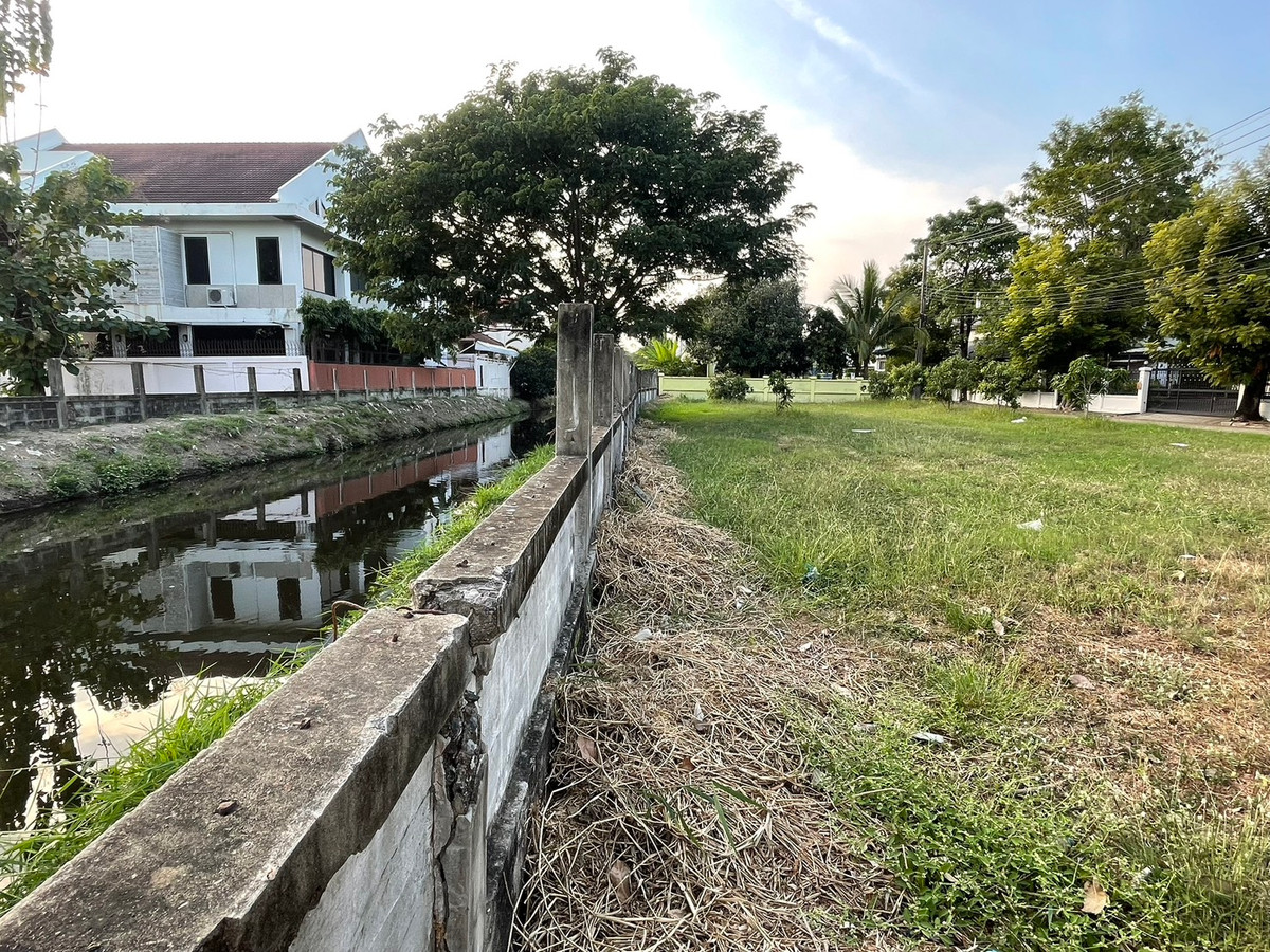 For SaleLandBangna, Bearing, Lasalle : Empty land for sale, Krisada Nakhon 21, Bangna, Trat, km. 6.5, near Mega Bangna, Suvarnabhumi Airport, size 120 sq m.