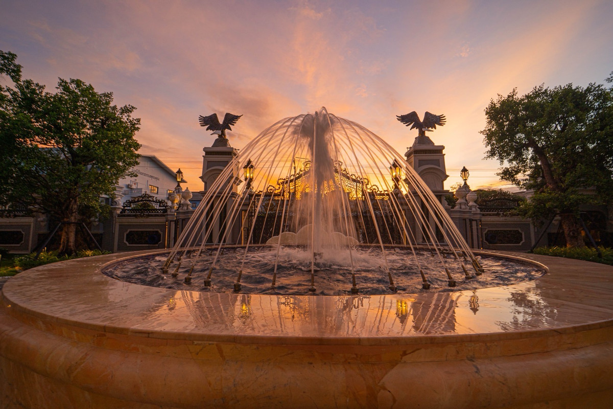 ขายบ้านพุทธมณฑล ศาลายา : 📢👇 คฤหาสน์หรูระดับ Super Luxury ครบทุกฟังก์ชันในหลังเดียว! ใจกลางพุทธมณฑล สวยอลังการ พร้อมสิ่งอำนวยความสะดวกครบเหมือนอยู่รีสอร์ตส่วนตัว ทั้งสระว่ายน้ำ ห้องฟิตเนส ห้องซาวน่า ห้องคาราโอเกะ และห้องจัดเลี้ยงรองรับแขกได้หลักร้อย