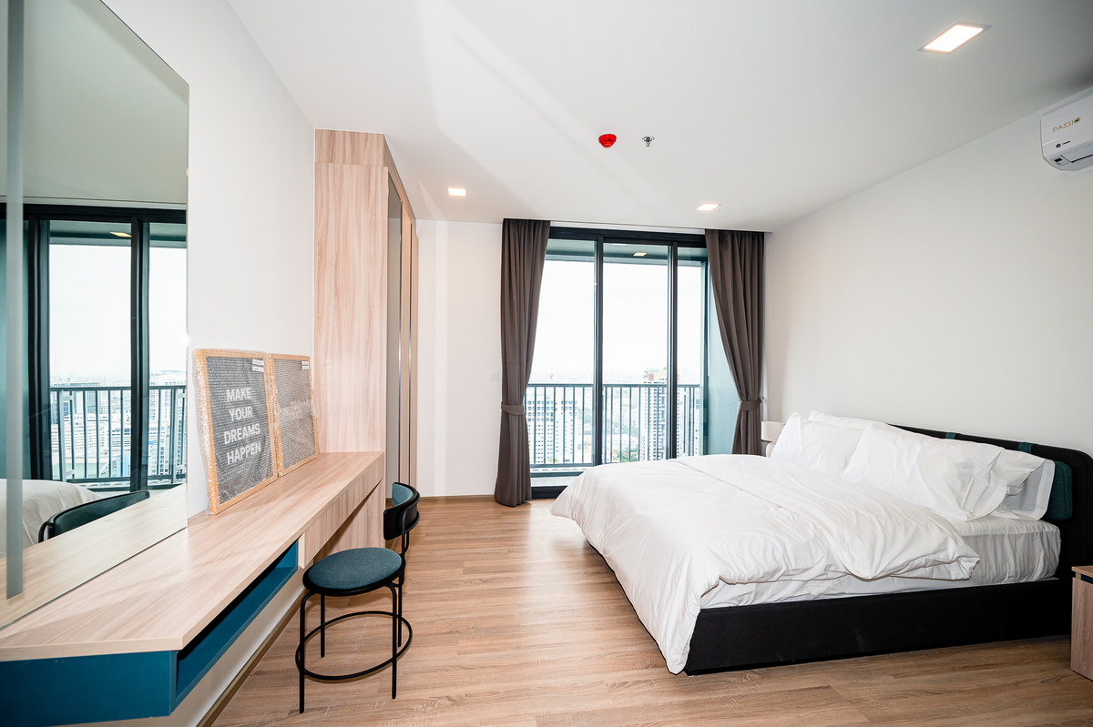 For RentCondoRatchathewi,Phayathai : Cheapest, clear view, not blocked -XT Phayathai 42 Sq.m., closed kitchen, fully furnished - luxurious common area that is sufficient for use.