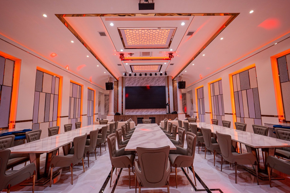 ขายบ้านพุทธมณฑล ศาลายา : 📢👇 คฤหาสน์หรูระดับ Super Luxury ครบทุกฟังก์ชันในหลังเดียว! ใจกลางพุทธมณฑล สวยอลังการ พร้อมสิ่งอำนวยความสะดวกครบเหมือนอยู่รีสอร์ตส่วนตัว ทั้งสระว่ายน้ำ ห้องฟิตเนส ห้องซาวน่า ห้องคาราโอเกะ และห้องจัดเลี้ยงรองรับแขกได้หลักร้อย