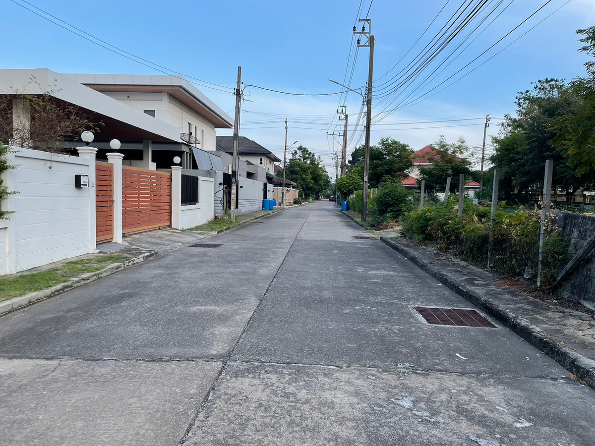 For SaleLandBangna, Bearing, Lasalle : Empty land for sale, Krisada Nakhon 21, Bangna, Trat, km. 6.5, near Mega Bangna, Suvarnabhumi Airport, size 120 sq m.