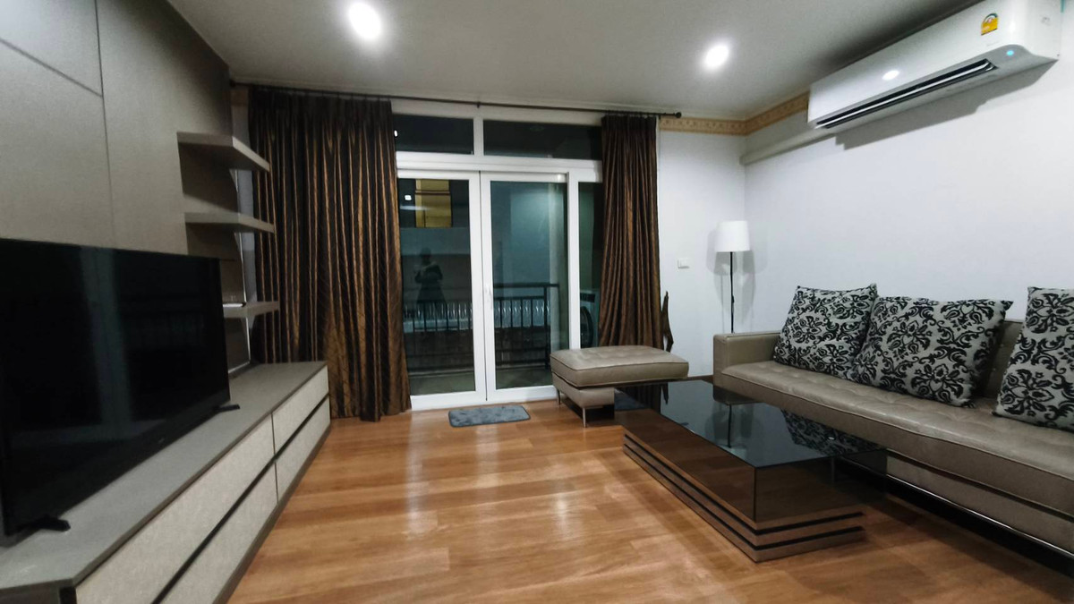 ให้เช่าคอนโดสุขุมวิท อโศก ทองหล่อ : คอนโดวัฒนา สวีท  2 ห้องนอน ขนาดกว้าง 100 ตร.ม. ใก้ล BTS อโศก และ BTS นานา 