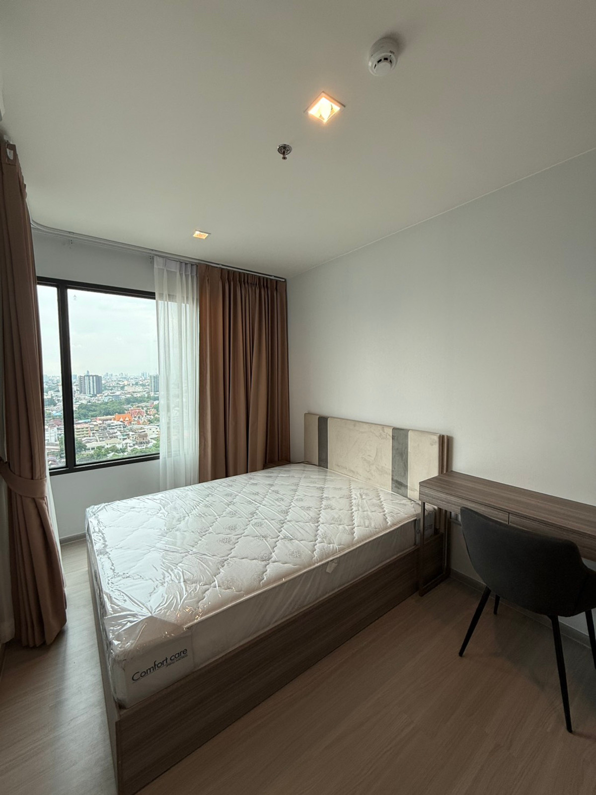 For RentCondoThaphra, Talat Phlu, Wutthakat : (for rent) Life Sathorn Sierra near BTS Talat Phlu 150 m.