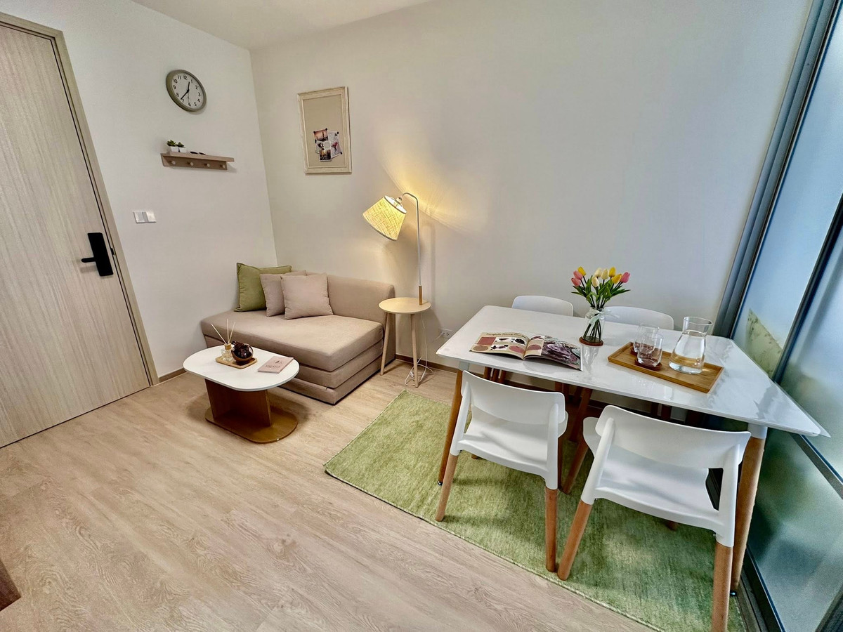 For RentCondoSathorn, Narathiwat : ⭐️ Scape Charoenkrung - Rama 3 ⭐️ 2 bedrooms, 1 bathroom, well decorated. Complete with furniture and electrical appliances