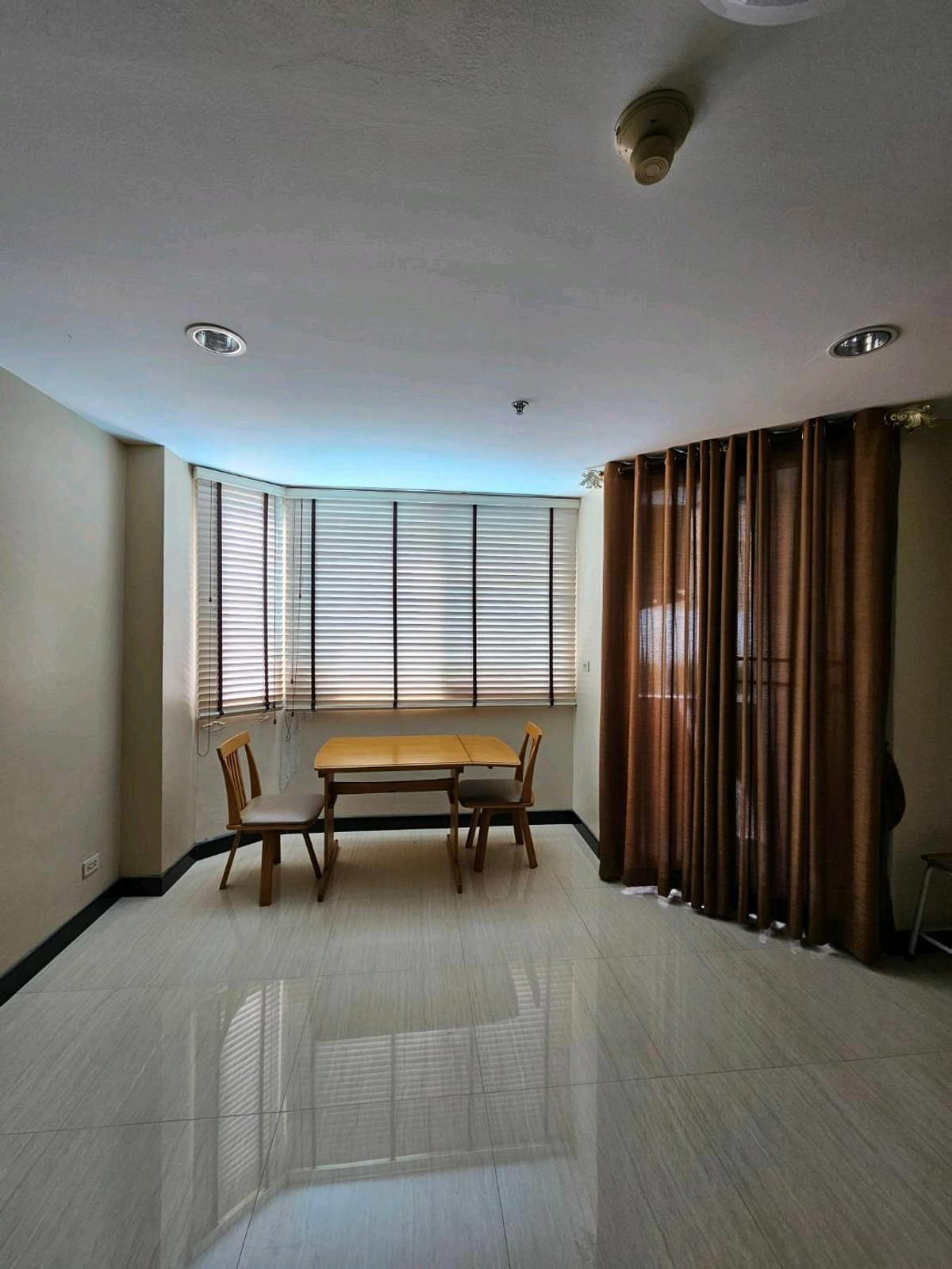 For RentCondoSilom, Saladaeng, Bangrak : Silom Park View (Silom Park View) next to central silom complex, central park, BTS Saladaeng and MRT Silom.