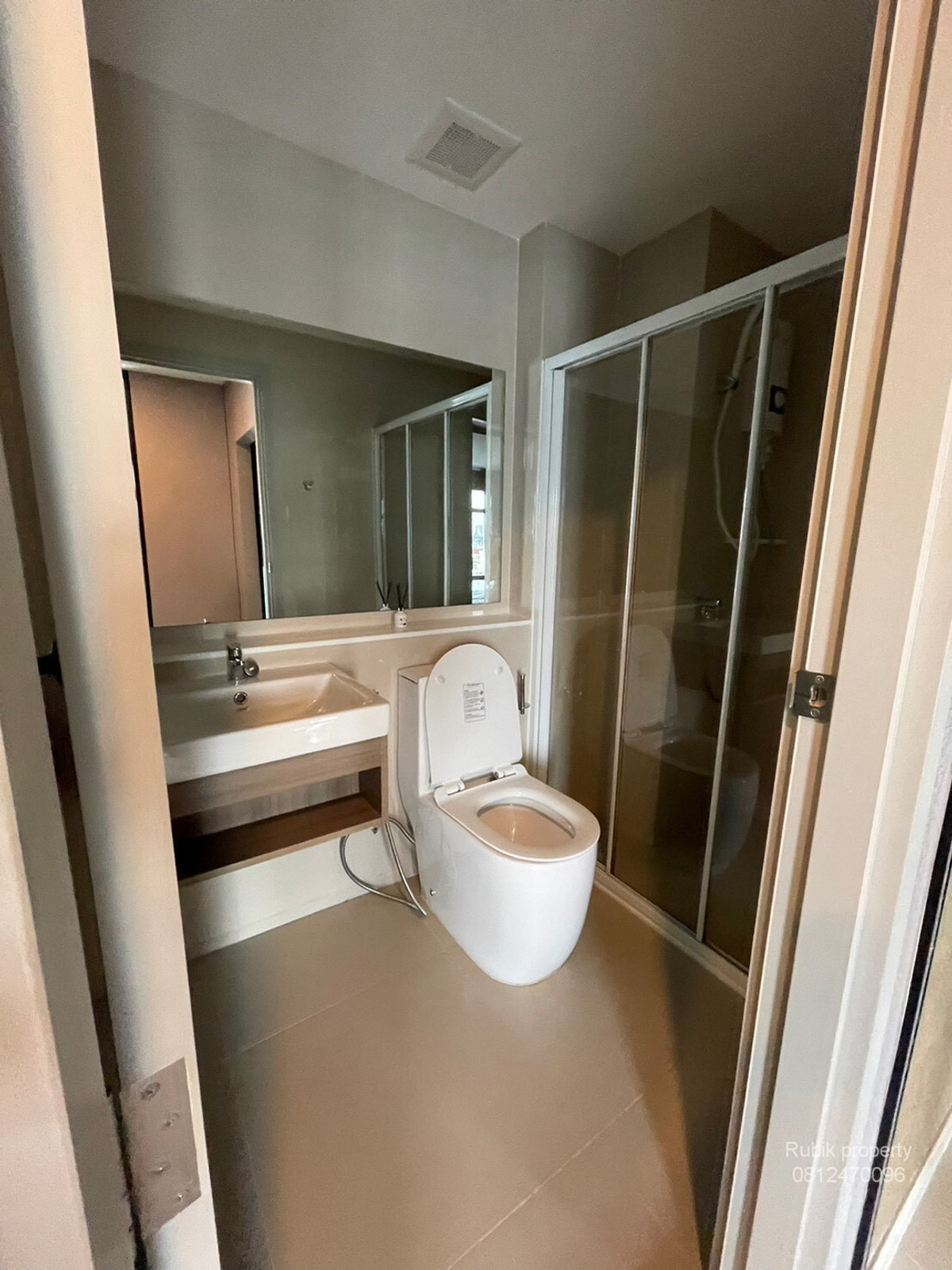 For SaleCondoRama9, Petchburi, RCA : 🏙️✨ RB1379 Condo for sale Aspire Asoke - Ratchada (MRT Rama 9) ✨🏙️ Empty room, no tenants attached. Ready to sell immediately!