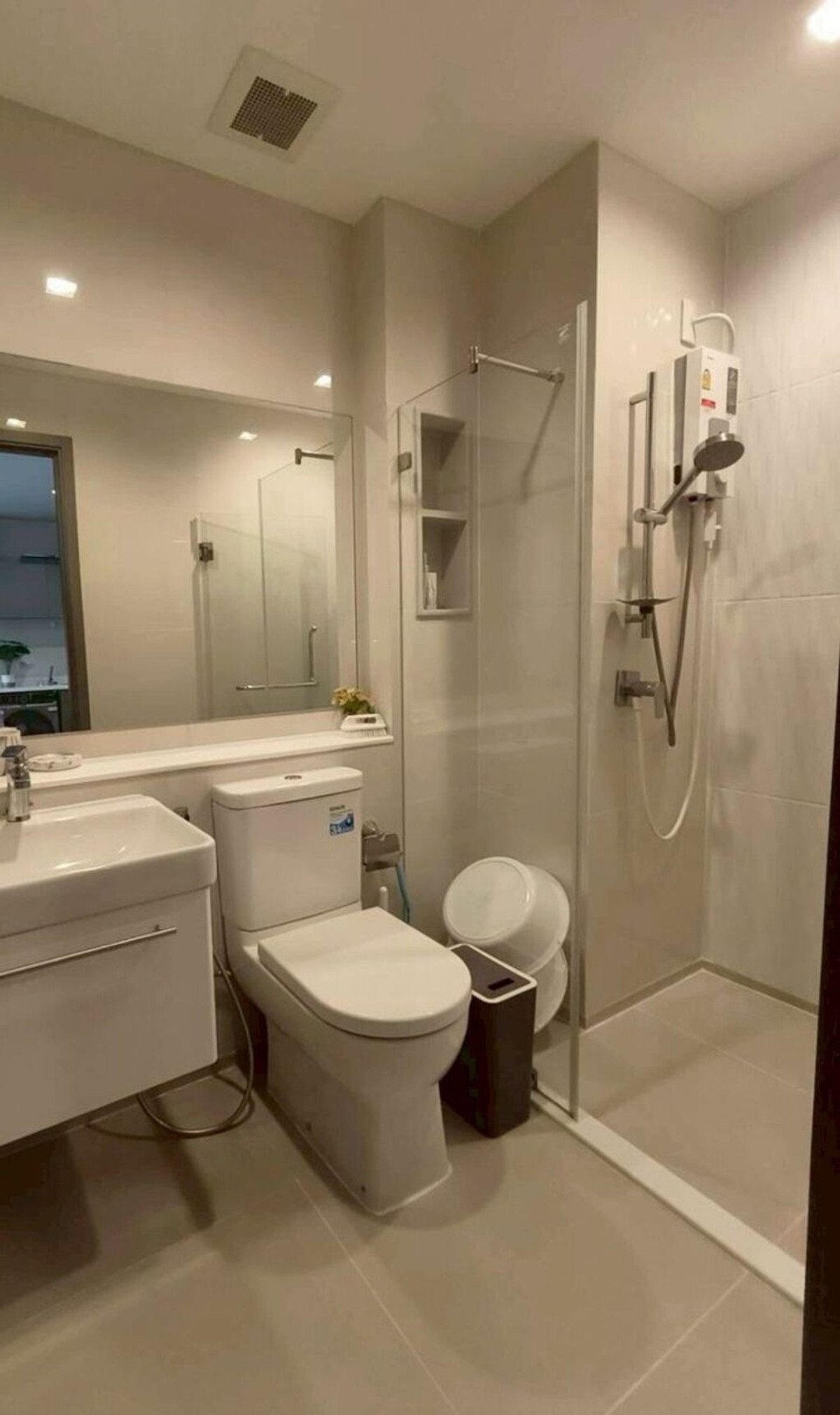 ให้เช่าคอนโดพระราม 9 เพชรบุรีตัดใหม่ RCA : ให้เช่า ไลฟ์ อโศก ไฮป์ เลขที่ 339/160 (ห้ามสูบบุหรี่,ห้ามเลี้ยงสัตว์)