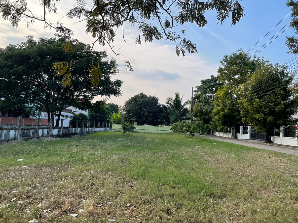 For SaleLandBangna, Bearing, Lasalle : Empty land for sale, Krisada Nakhon 21, Bangna, Trat, km. 6.5, near Mega Bangna, Suvarnabhumi Airport, size 120 sq m.