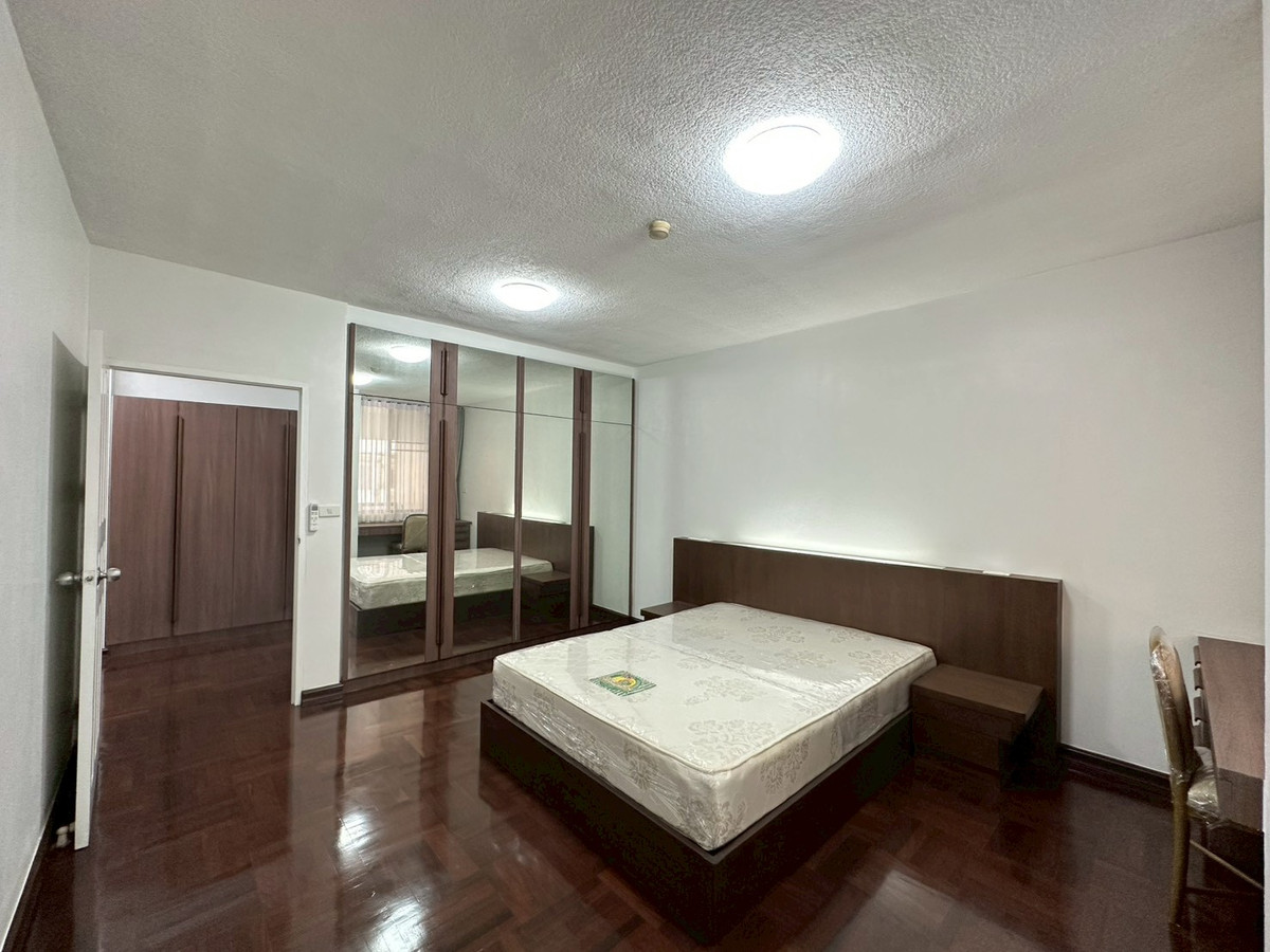 ให้เช่าคอนโดวิทยุ ชิดลม หลังสวน : 🎈Pet friendly Condo for rent in Langsuan area! 3 bedroom 3 bathroom fully furnished huge size 250 sq.m near BTS Chidlom