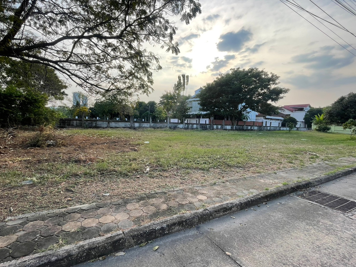 For SaleLandBangna, Bearing, Lasalle : Empty land for sale, Krisada Nakhon 21, Bangna, Trat, km. 6.5, near Mega Bangna, Suvarnabhumi Airport, size 120 sq m.