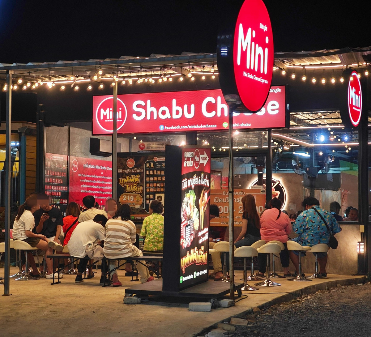 For LeaseholdRetail SpaceNonthaburi, Bang Yai, Bangbuathong : For rent: famous restaurant Shabu Bang Yai, opposite Bang Chak gas station, Soi Kantana, has parking space. Many regular customers, accommodating more than 100 people+