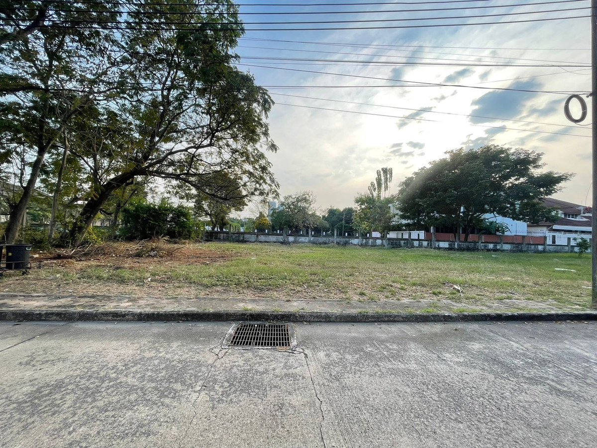 For SaleLandBangna, Bearing, Lasalle : Empty land for sale, Krisada Nakhon 21, Bangna, Trat, km. 6.5, near Mega Bangna, Suvarnabhumi Airport, size 120 sq m.