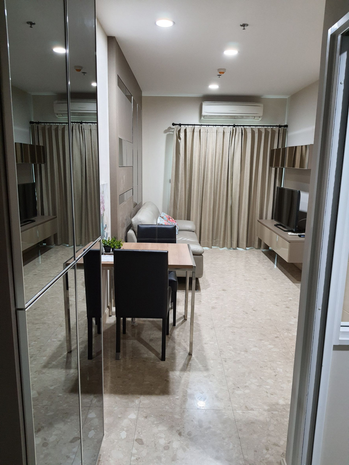 For RentCondoSukhumvit, Asoke, Thonglor : 🔥 The Crest Sukhumvit 34 🔥 1 bedroom 1 bathroom BTS Phrom Phong Rent 35K ✅ By : Pearly