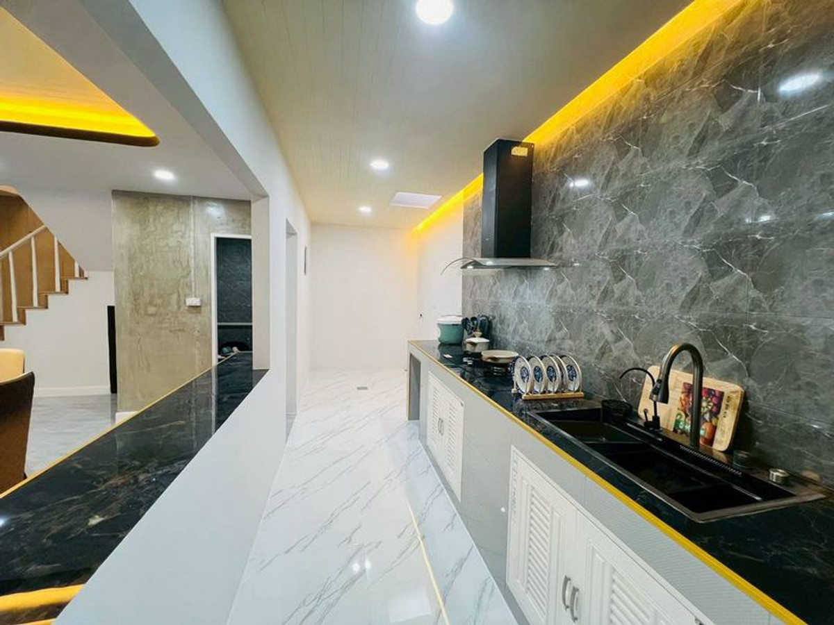 For SaleTownhomePathum Thani,Rangsit, Thammasat : 2-story townhouse for sale, Pruksa Village 12 (Rangsit-Khlong 3), near Future Park Rangsit, area 26.9 square wah, 3 bedrooms, Rangsit-Nakhon Nayok Road, Khlong Sam Subdistrict, Khlong Luang District, Pathum Thani.