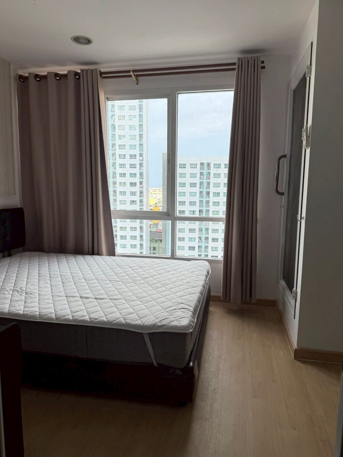 ให้เช่าคอนโดเสรีไทย-นิด้า : ✅ BHR163 ✅ Line : @p2nproperty