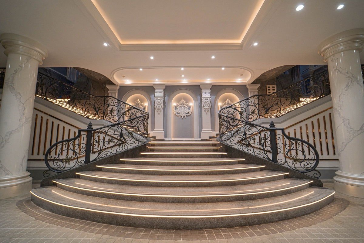 ขายบ้านพุทธมณฑล ศาลายา : 📢👇 คฤหาสน์หรูระดับ Super Luxury ครบทุกฟังก์ชันในหลังเดียว! ใจกลางพุทธมณฑล สวยอลังการ พร้อมสิ่งอำนวยความสะดวกครบเหมือนอยู่รีสอร์ตส่วนตัว ทั้งสระว่ายน้ำ ห้องฟิตเนส ห้องซาวน่า ห้องคาราโอเกะ และห้องจัดเลี้ยงรองรับแขกได้หลักร้อย