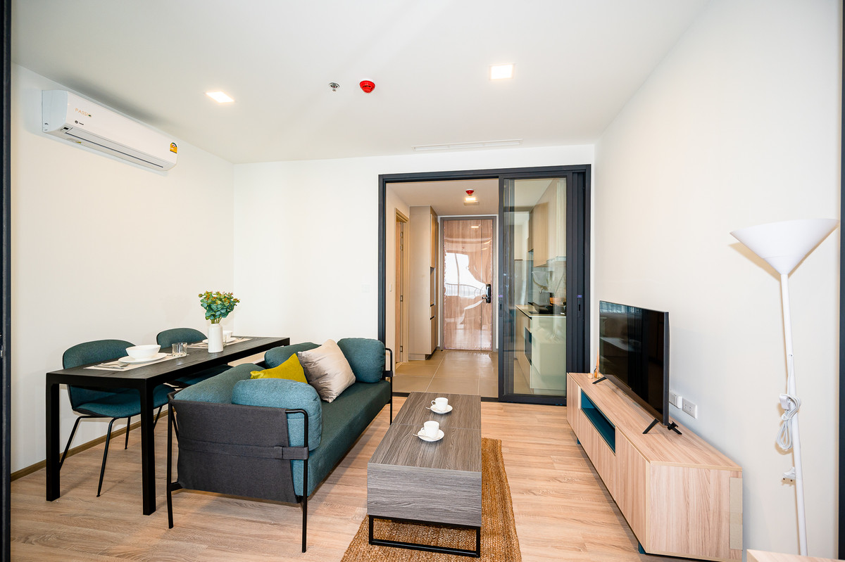 For RentCondoRatchathewi,Phayathai : Cheapest, clear view, not blocked -XT Phayathai 42 Sq.m., closed kitchen, fully furnished - luxurious common area that is sufficient for use.