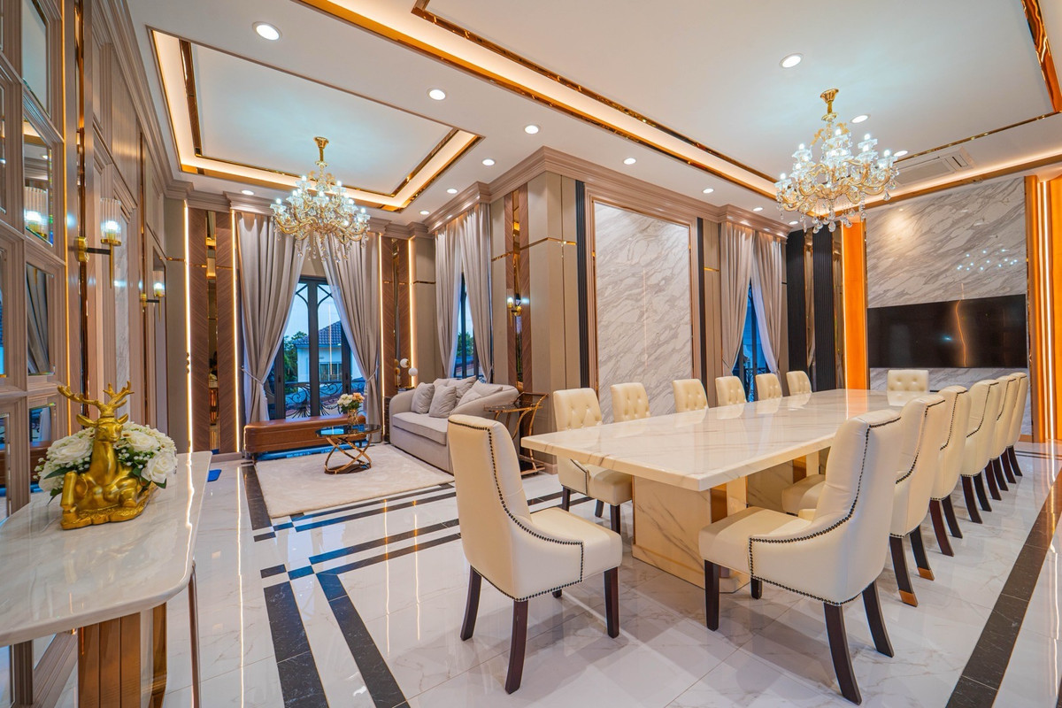 ขายบ้านพุทธมณฑล ศาลายา : 📢👇 คฤหาสน์หรูระดับ Super Luxury ครบทุกฟังก์ชันในหลังเดียว! ใจกลางพุทธมณฑล สวยอลังการ พร้อมสิ่งอำนวยความสะดวกครบเหมือนอยู่รีสอร์ตส่วนตัว ทั้งสระว่ายน้ำ ห้องฟิตเนส ห้องซาวน่า ห้องคาราโอเกะ และห้องจัดเลี้ยงรองรับแขกได้หลักร้อย
