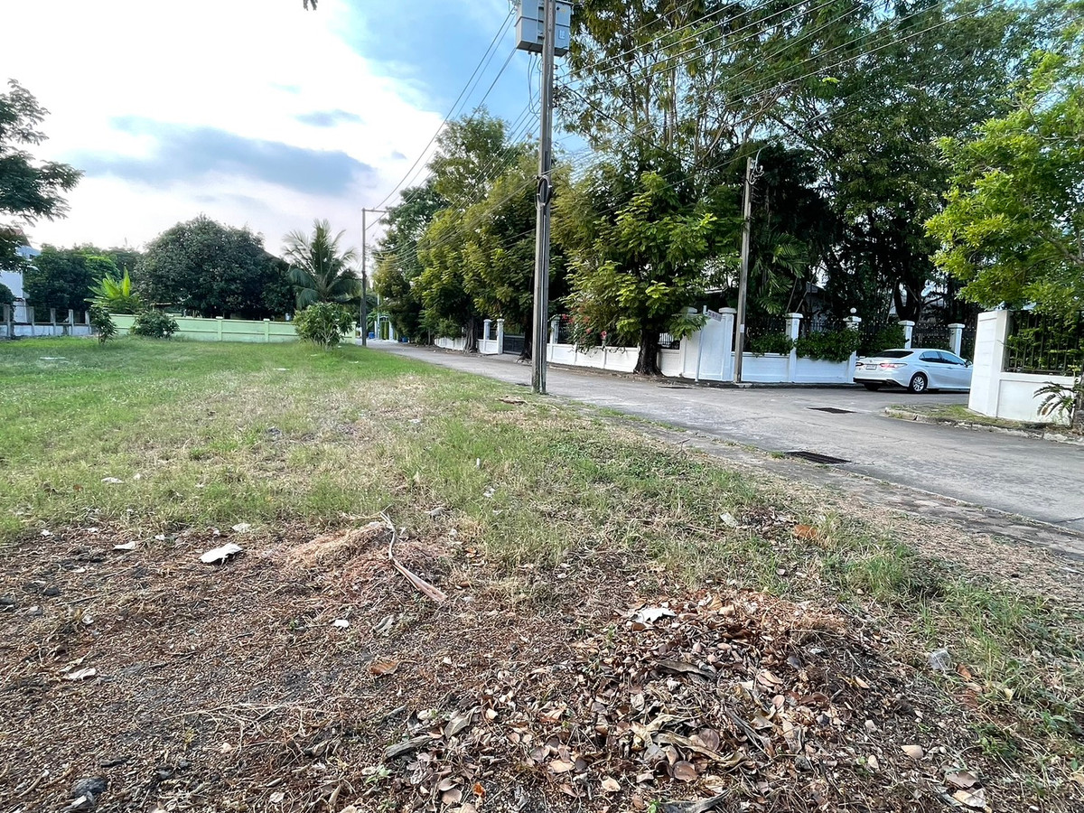 For SaleLandBangna, Bearing, Lasalle : Empty land for sale, Krisada Nakhon 21, Bangna, Trat, km. 6.5, near Mega Bangna, Suvarnabhumi Airport, size 120 sq m.