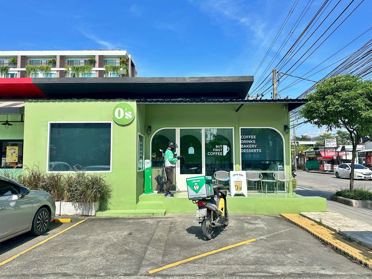 เซ้งร้านค้า/ตลาดนัดพัฒนาการ ศรีนครินทร์ : เซ้งด่วนร้านกาแฟ ย่าน Town in Town ห้องหัวมุม ติดถนนใหญ่ คนพลุกพล่าน  เดินทางสะดวก