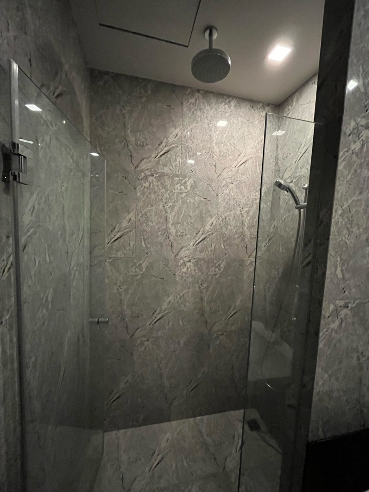 ขายคอนโดสุขุมวิท อโศก ทองหล่อ : ✨ ขาย Ashton Asoke (แอชตัน อโศก)ชั้นสูงมาก วิวสวย ห้อง Rare Unit ราคาพิเศษสุดในโครงการ💰 ราคาพิเศษเพียง 9.5 ล้านบาทจากราคาปกติ 9.8 ล้านบาท📌 ห้องสวยตกแต่งครบ Fully Furnished พร้อมเข้าอยู่ได้ทันที🏙️ พีรพงศ์ ฟีฟ่า 087-808-3690